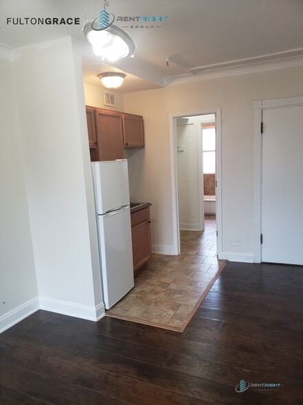 Building Photo - 2063 W Lawrence Ave