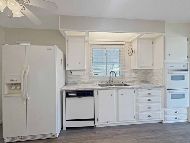 Building Photo - Spacious 2BR/2BA Home for Rent in 55+ Comm...