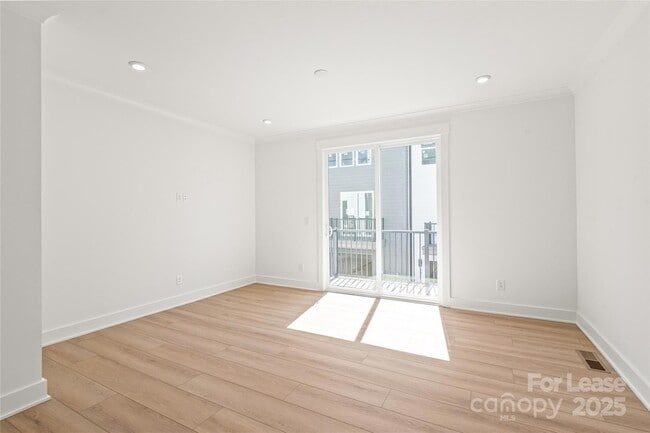 Building Photo - 417 Blairhill Rd