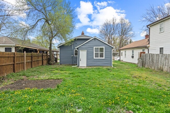 Building Photo - 3949 Hoyt Ave