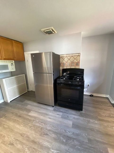 refrigerator stove micowave - 3459 Denny St