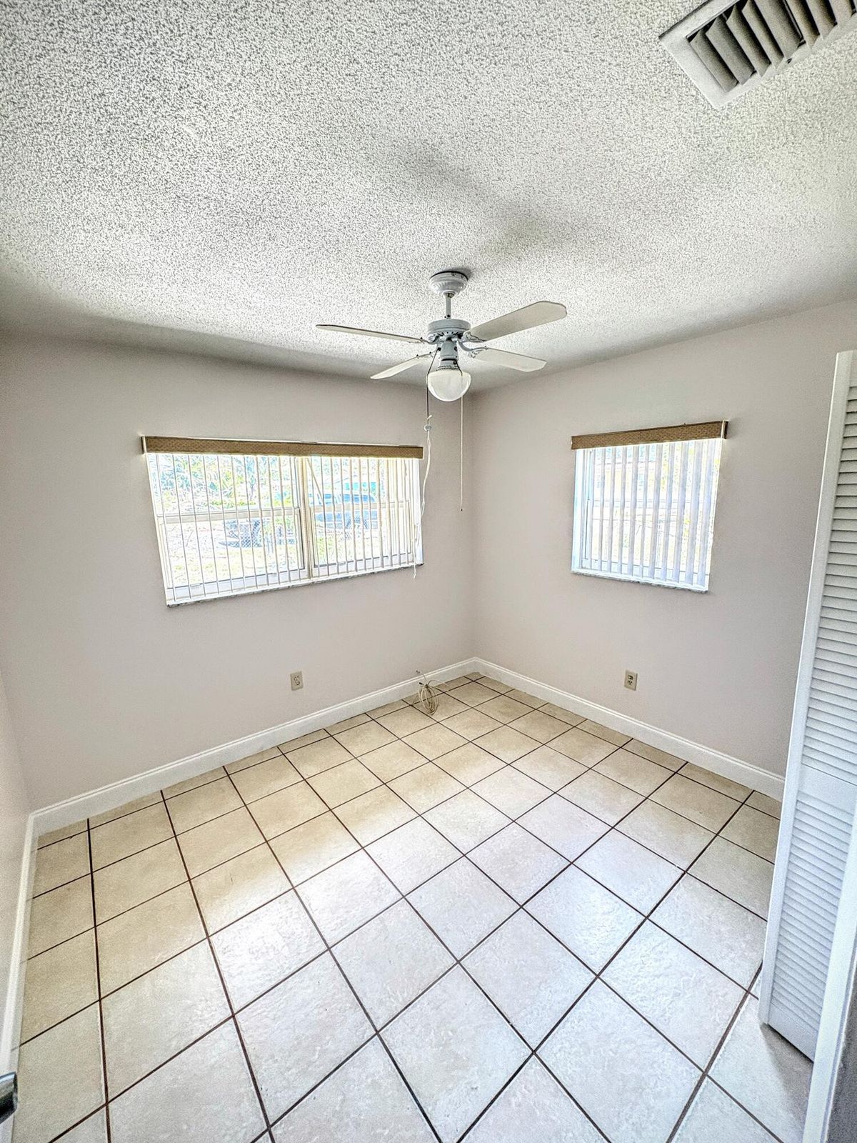 Building Photo - 4937 Tortuga Dr