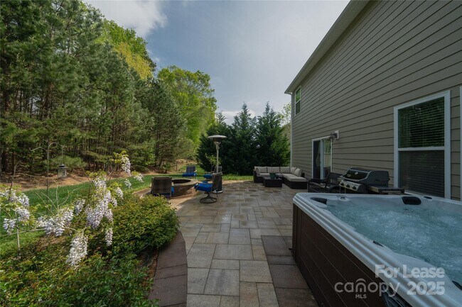 Building Photo - 4938 El Molino Dr