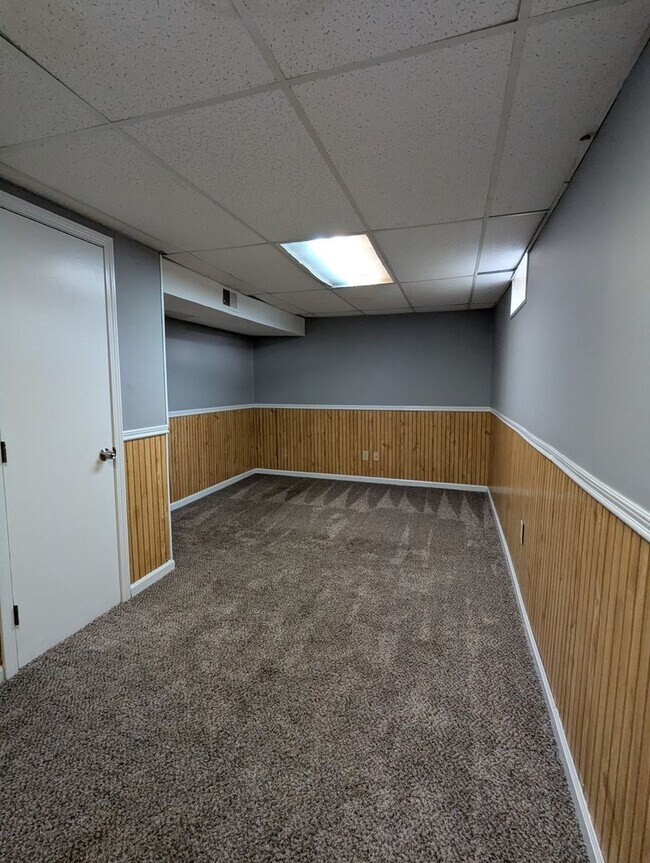 Building Photo - 2017 Oriole Dr