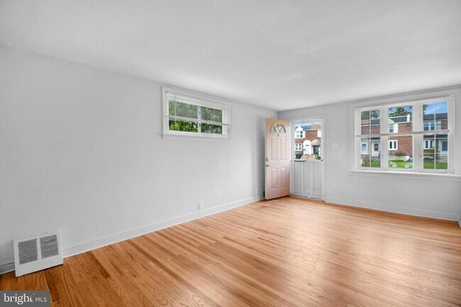 Building Photo - 666 Rively Ave