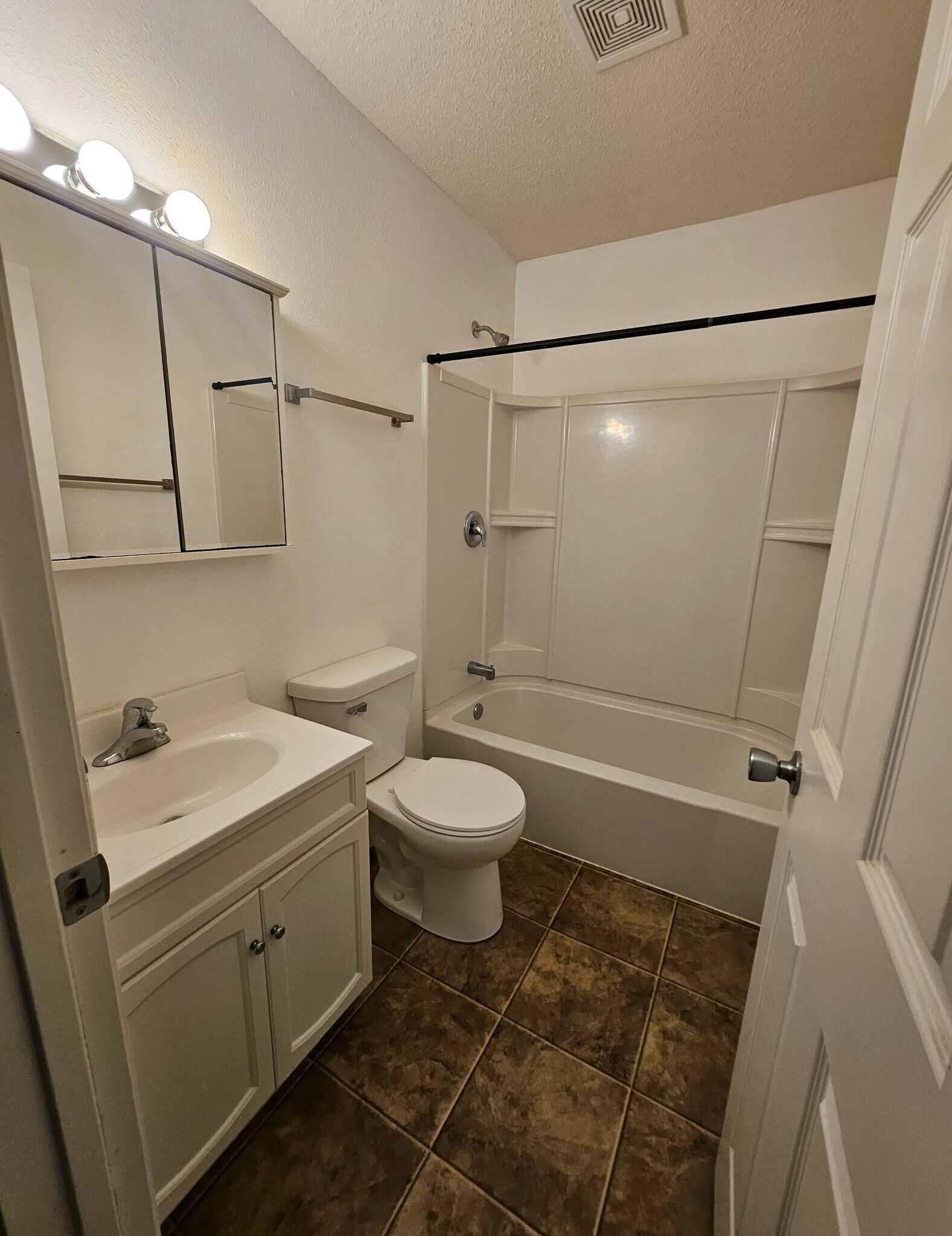 Building Photo - 1825 5th St SE