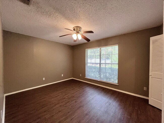 Building Photo - 3512 Glendale Dr