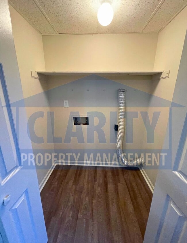 Building Photo - Excellent CLEVELAND NW location!