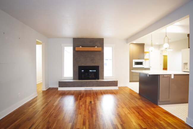 Building Photo - 4811 W Rose Hl St