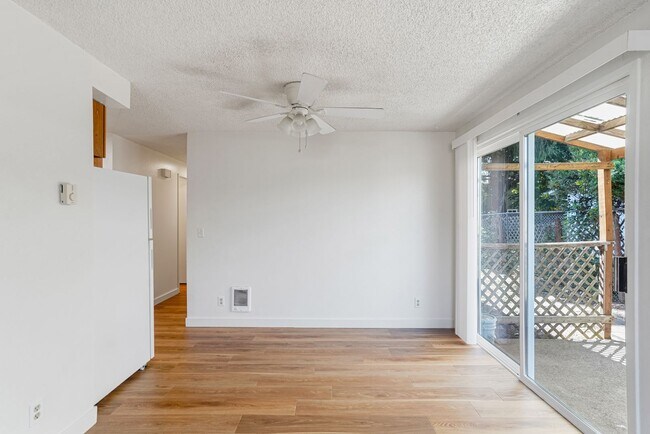 Building Photo - State Duplex - VPM482830S-6