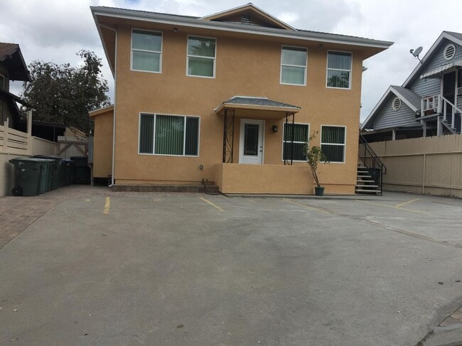 Building Photo - 465 N Marengo Ave