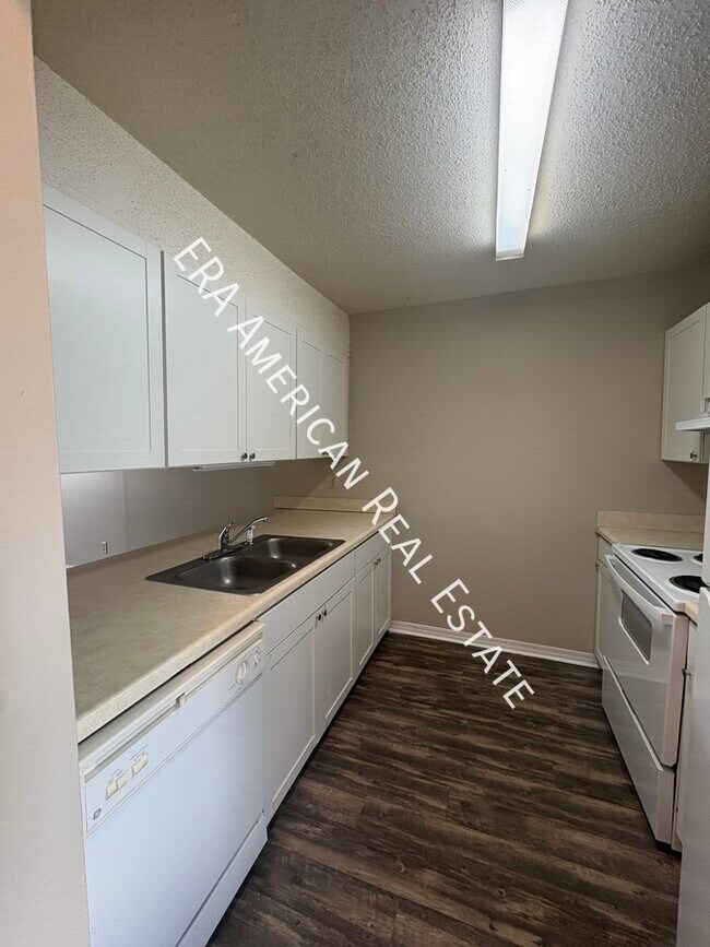 Building Photo - 520 Landview Dr