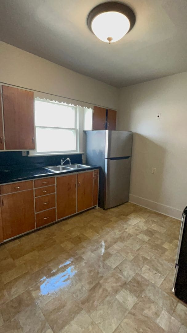 Building Photo - 901 Cottage Ave