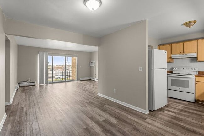 Building Photo - Beautiful 3 bedroom with updates galore- HEAT, Water and Sewer included !