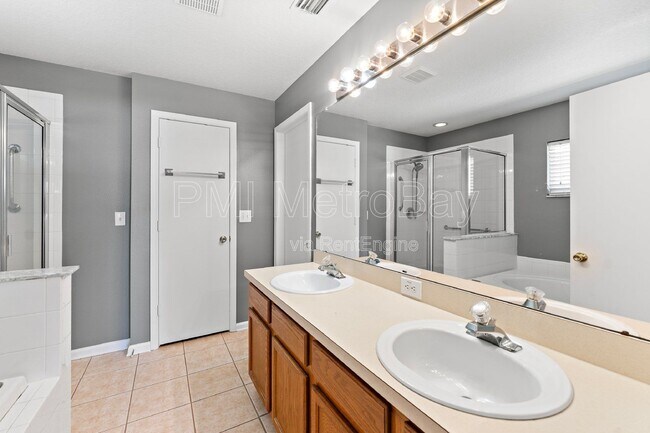 Building Photo - 1010 Summer Breeze Dr