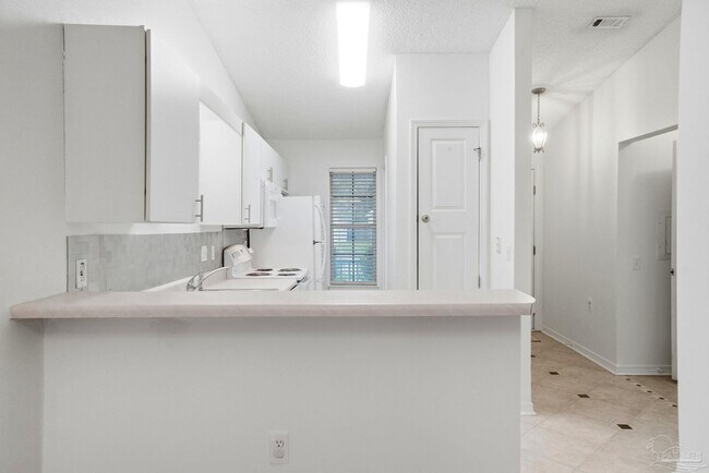 Building Photo - 2527 Trailwood Dr
