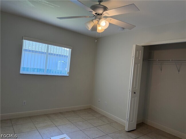 Building Photo - 305 NW 22nd Pl