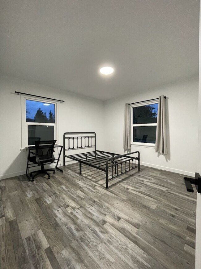 Building Photo - REDUCED - Room for rent near UP - Room #3