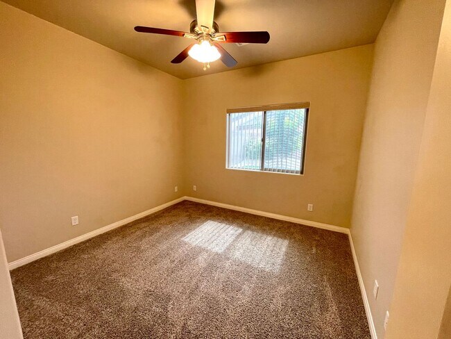 Building Photo - Beautiful 3 Bedroom Home in Hualapai Shadows! *HOME IS CURRENTLY OCCUPIED, PLEASE DO NOT DISTURB ...