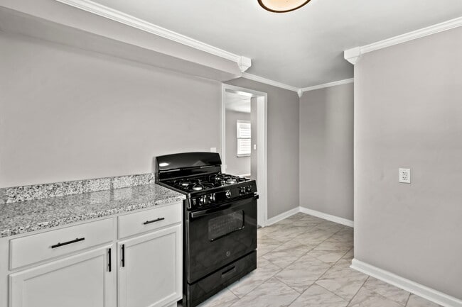 Building Photo - Gorgeous 3 bedroom home in North Versaille...
