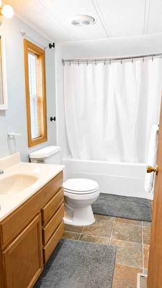 Primary bath - 531 Greggs Rd