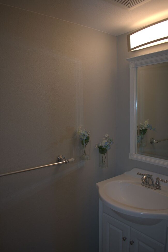 Building Photo - OPEN HOUSE SATURDAY 5/3/25 FROM 1:00-3:00 ...