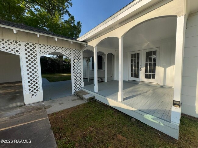 Building Photo - 208 St Anne St