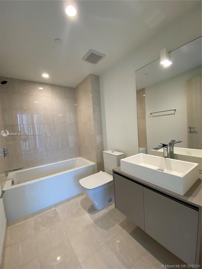 Building Photo - 1000 Brickell Plaza