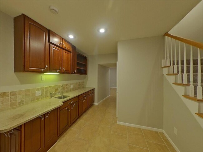 Building Photo - 15012 Viewcrest Ln