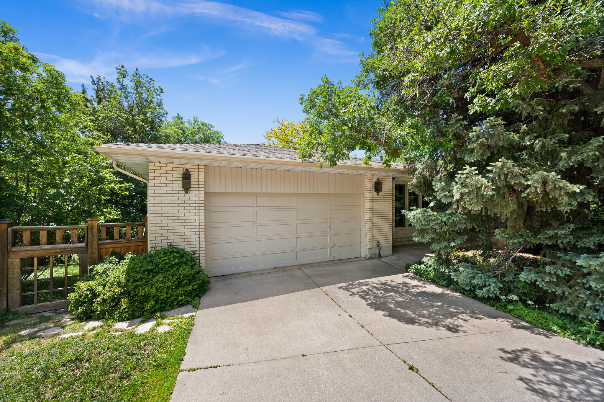 Building Photo - 1480 E Millbrook Way