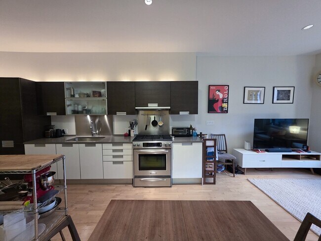 Building Photo - 346-354-354 Congress St