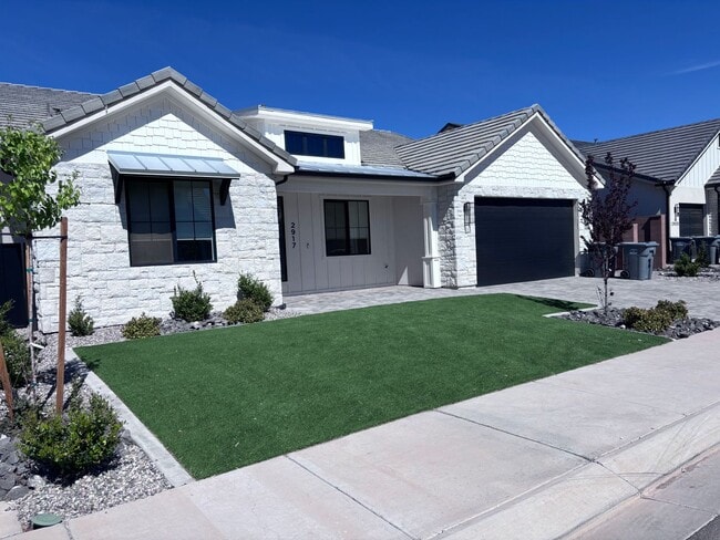 Building Photo - Wonderful single story 4 bed | 3 Bath | 2 Car Garage off Washington Dam Rd with Hot Tub