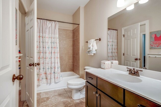 Building Photo - Custom built home in a great location in B...