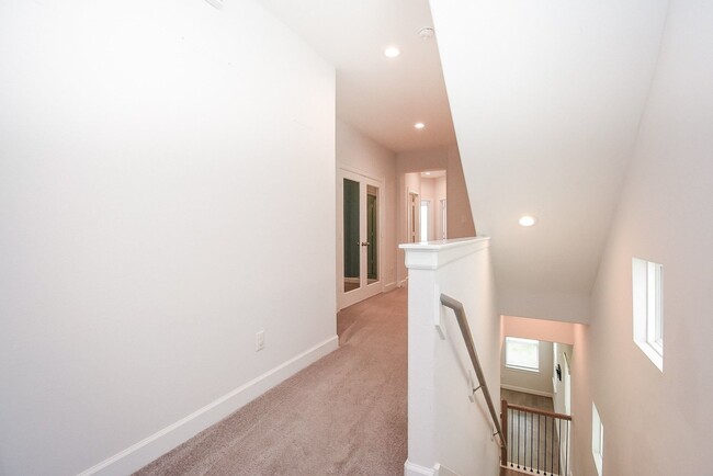 Building Photo - 1122 Live Oak St