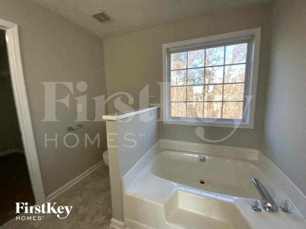 Building Photo - 3742 Legacy Walk Dr