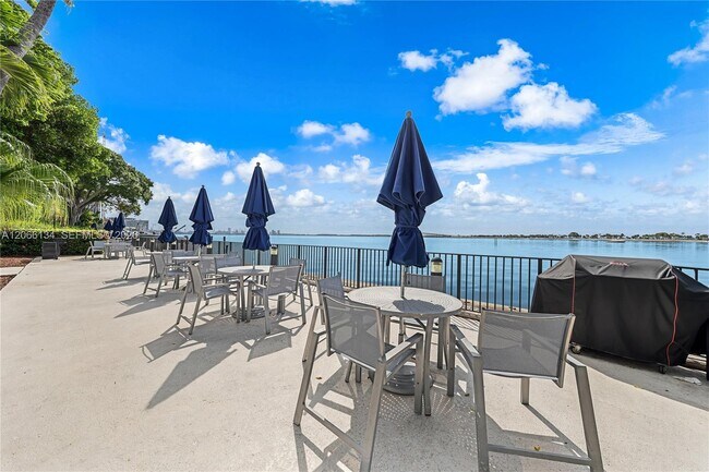 Building Photo - 2333 Brickell Ave