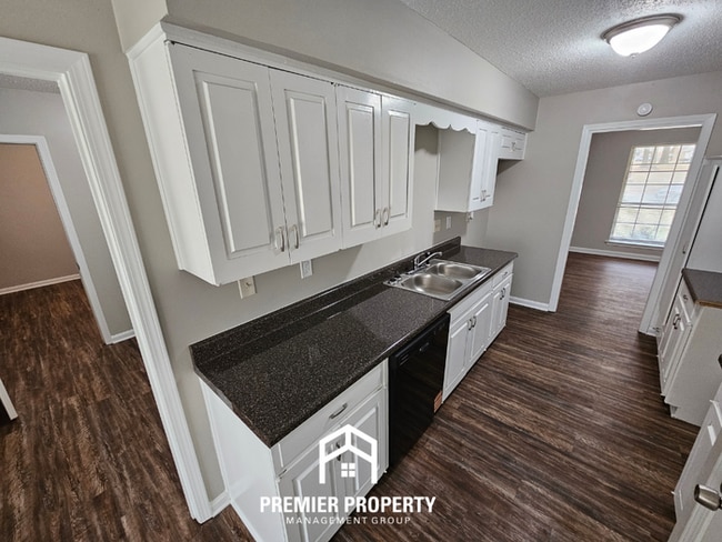 Building Photo - 5740 Fox Bend Ave