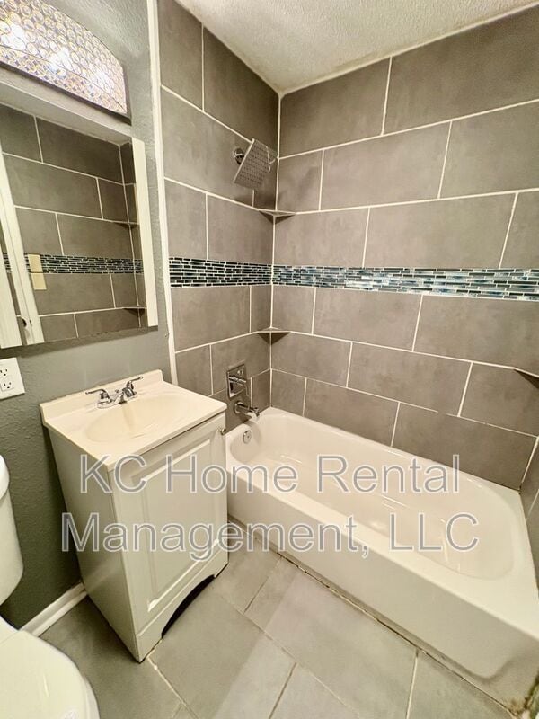 Building Photo - 6103 Walrond Ave