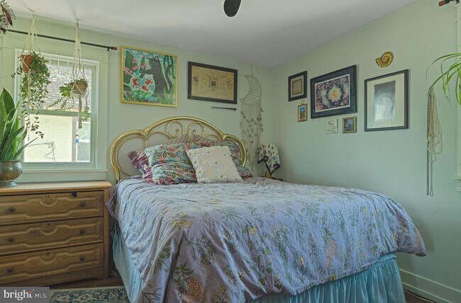 Building Photo - 203 E Rosedale Ave