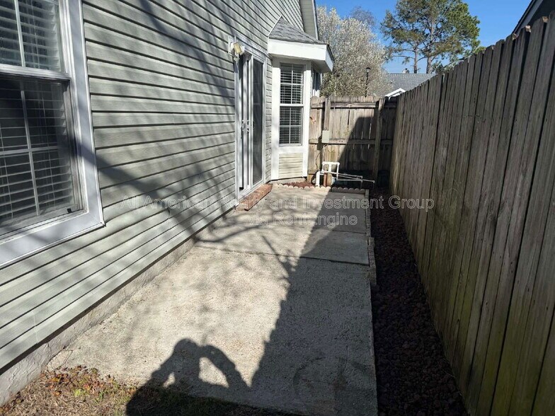 Building Photo - 1922 Heartland Dr