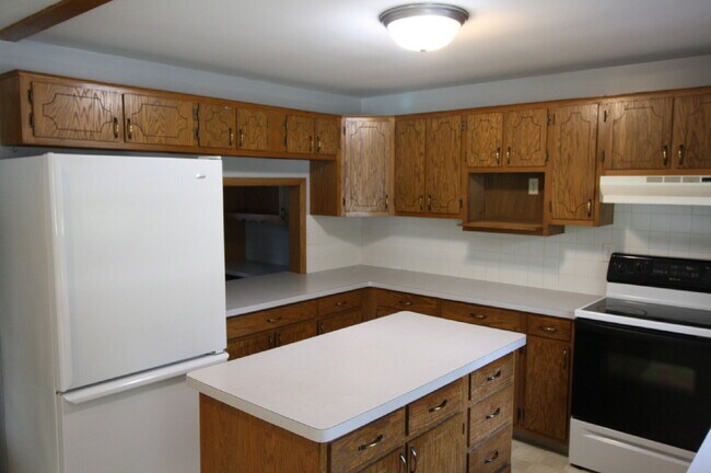 Building Photo - 3 Bedroom Ranch in Appleton