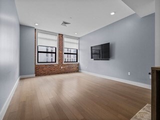 Building Photo - 121-127-127 Portland St