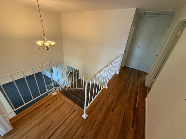 Building Photo - 4 Bedroom Home for Rent in Santa Clarita!