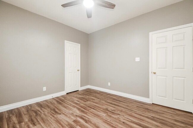 Building Photo - 18 E Knightsbridge Dr
