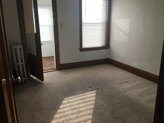 Building Photo - 5933 W Midway Park