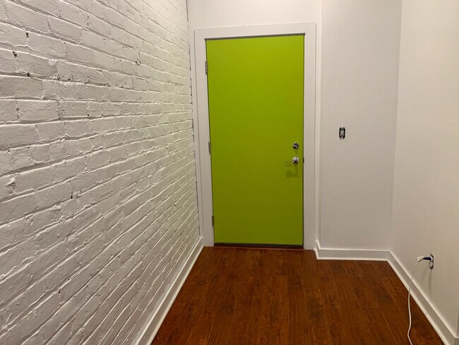 Building Photo - Historic Pike Star Loft