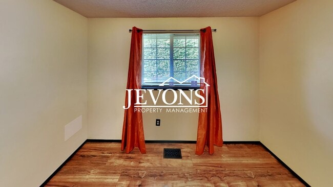 Building Photo - $500 Rent Credit | 3-bedroom single-family...