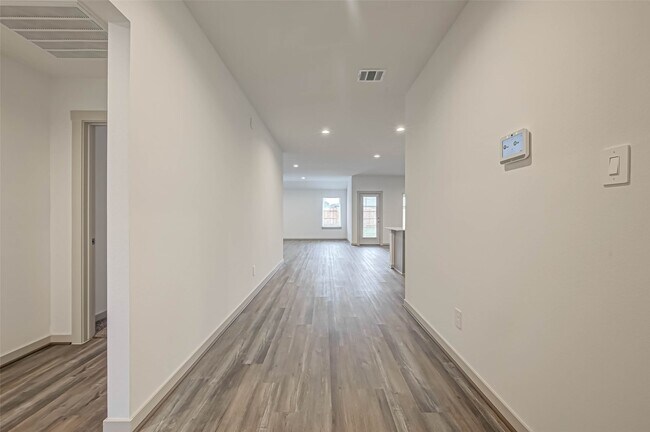 Building Photo - 3418 Lake Landing Ln