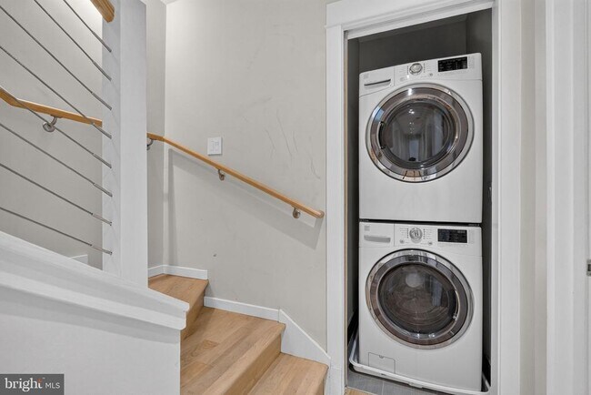 Building Photo - 1620 15th St NW