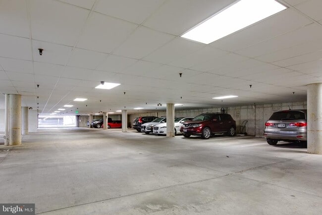 Building Photo - 2111 Ganton Green